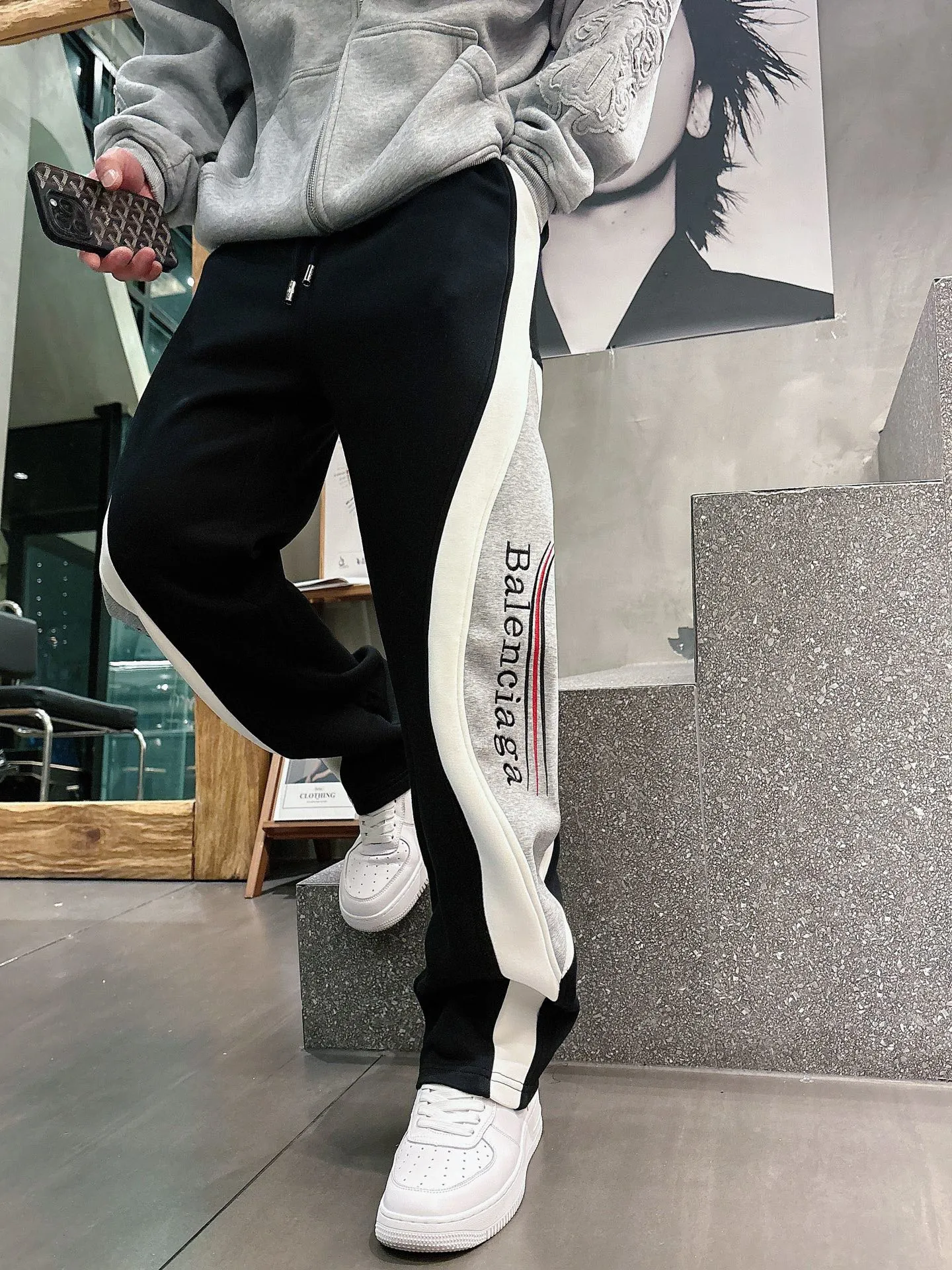 Balenciaga 🆕2026 Autumn and Winter New Arrival Casual Pants! The official website will be released simultaneously. Brand Classic LOGO casual pants, customized fabrics, excellent comfort and strong touch. Highly recognisable, perfect appearance and craftsmanship. Size:M-3XL